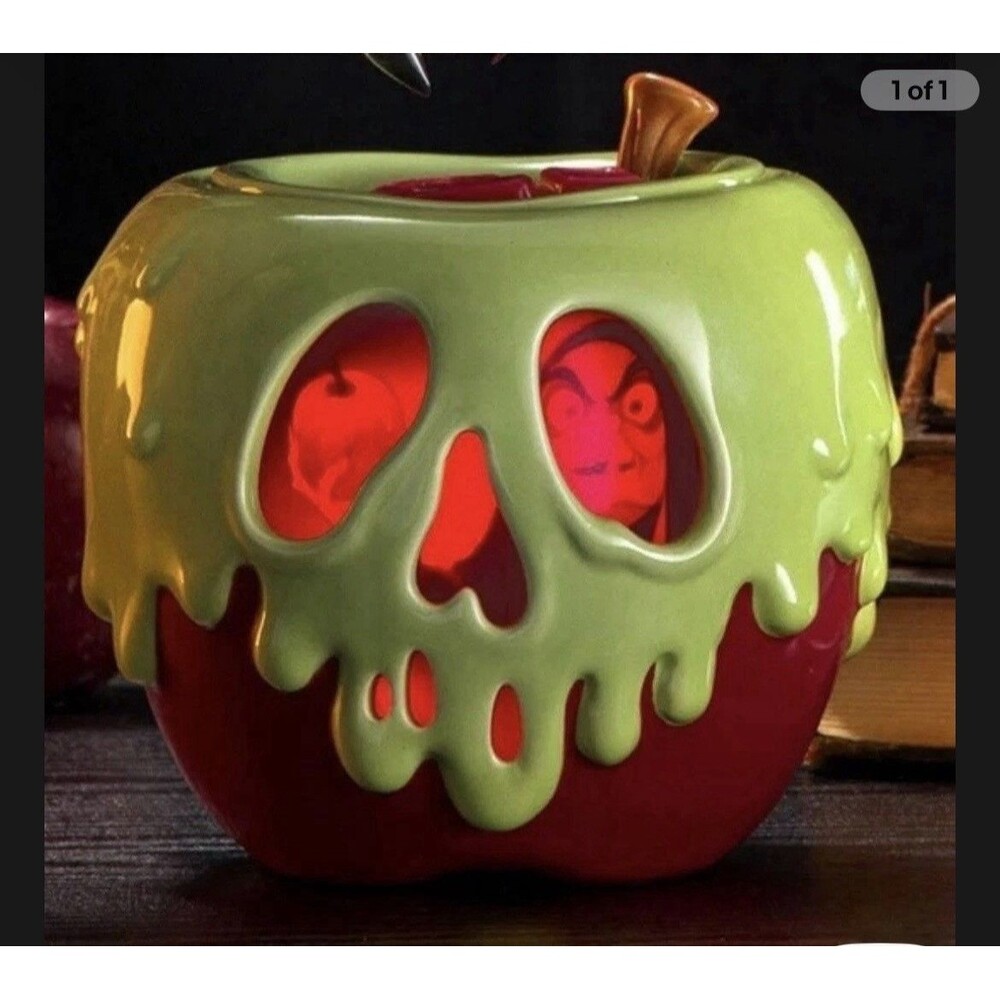 Scentsy Disney Villains Just One Bite Electric Wax Warmer evil queen apple Skull